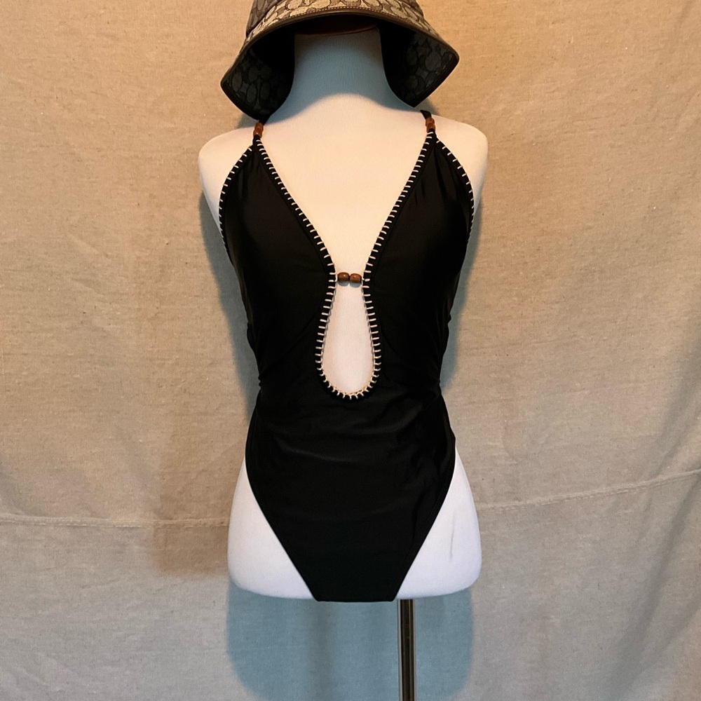 Shade & Shore Black One-Piece size Medium